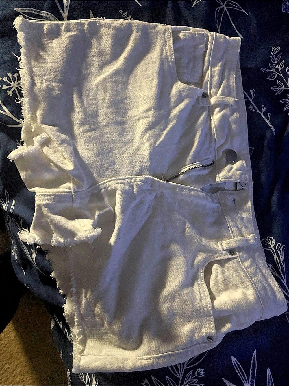 J.Crew Frayed Denim Jean Shorts in White Size Small
